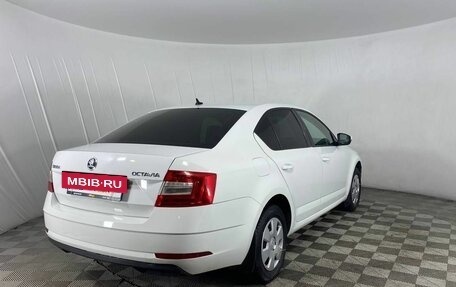 Skoda Octavia, 2018 год, 1 575 000 рублей, 5 фотография