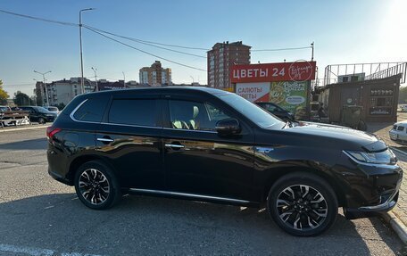 Mitsubishi Outlander III рестайлинг 3, 2015 год, 2 400 000 рублей, 7 фотография