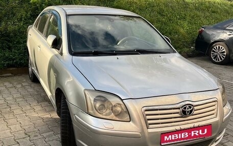 Toyota Avensis III рестайлинг, 2003 год, 675 000 рублей, 1 фотография