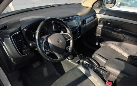 Mitsubishi Outlander III рестайлинг 3, 2013 год, 1 419 000 рублей, 9 фотография