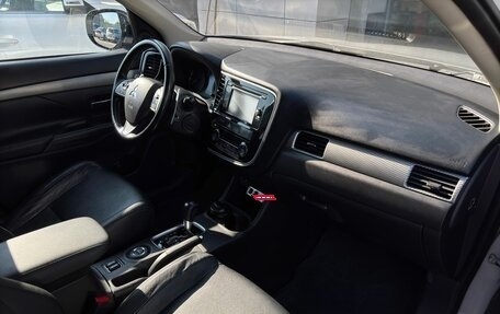 Mitsubishi Outlander III рестайлинг 3, 2013 год, 1 419 000 рублей, 10 фотография