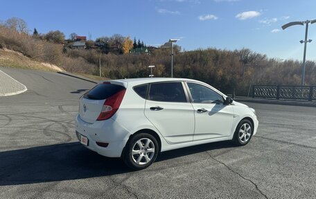 Hyundai Solaris II рестайлинг, 2012 год, 900 000 рублей, 4 фотография