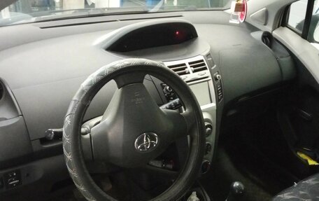 Toyota Yaris III рестайлинг, 2007 год, 559 000 рублей, 5 фотография