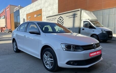 Volkswagen Jetta VI, 2014 год, 1 200 000 рублей, 2 фотография