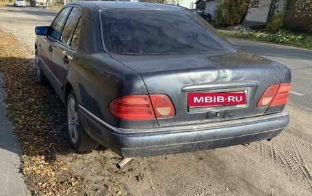 Mercedes-Benz E-Класс, 1996 год, 220 000 рублей, 1 фотография