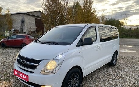 Hyundai H-1 II рестайлинг, 2011 год, 1 750 000 рублей, 2 фотография