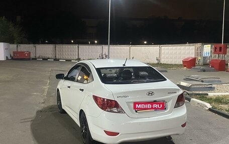 Hyundai Solaris II рестайлинг, 2011 год, 650 000 рублей, 4 фотография