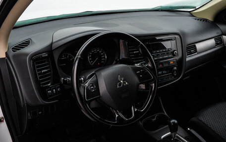 Mitsubishi Outlander III рестайлинг 3, 2015 год, 1 850 000 рублей, 14 фотография