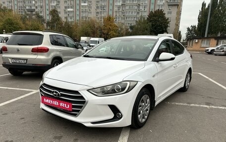 Hyundai Elantra VI рестайлинг, 2018 год, 1 900 000 рублей, 9 фотография