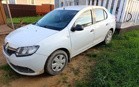 Renault Logan II, 2015 год, 600 000 рублей, 1 фотография