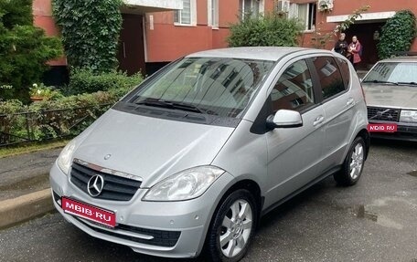 Mercedes-Benz A-Класс, 2011 год, 950 000 рублей, 1 фотография