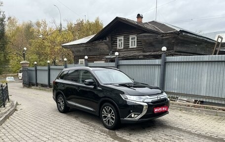 Mitsubishi Outlander III рестайлинг 3, 2015 год, 2 080 000 рублей, 1 фотография