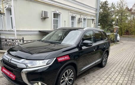 Mitsubishi Outlander III рестайлинг 3, 2015 год, 2 080 000 рублей, 4 фотография