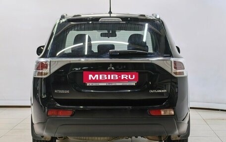 Mitsubishi Outlander III рестайлинг 3, 2013 год, 1 498 000 рублей, 4 фотография