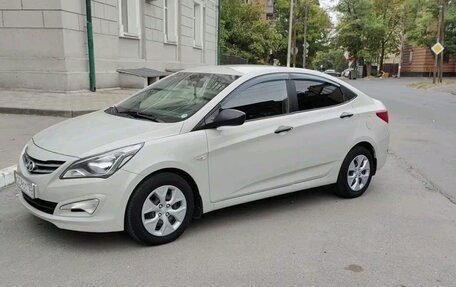 Hyundai Solaris II рестайлинг, 2015 год, 1 200 000 рублей, 2 фотография