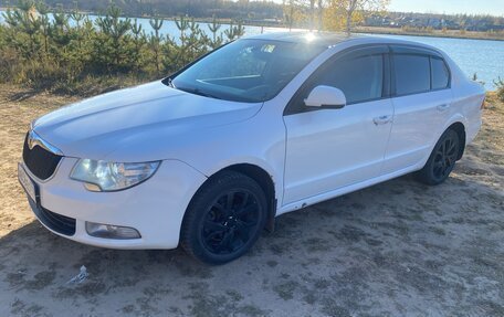 Skoda Superb III рестайлинг, 2012 год, 910 000 рублей, 3 фотография