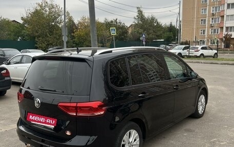 Volkswagen Touran III, 2017 год, 1 930 000 рублей, 3 фотография