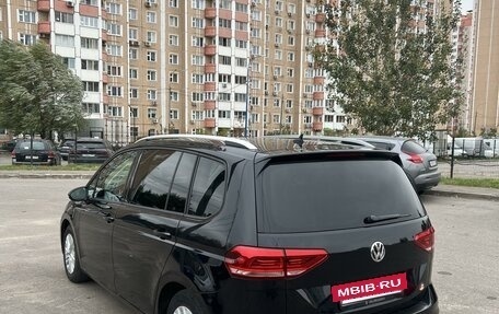 Volkswagen Touran III, 2017 год, 1 930 000 рублей, 4 фотография