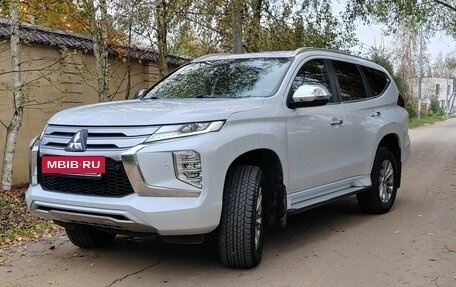 Mitsubishi Pajero Sport III рестайлинг, 2020 год, 3 970 000 рублей, 10 фотография