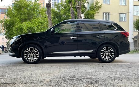 Mitsubishi Outlander III рестайлинг 3, 2015 год, 2 290 000 рублей, 9 фотография