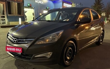 Hyundai Solaris II рестайлинг, 2015 год, 1 050 000 рублей, 2 фотография