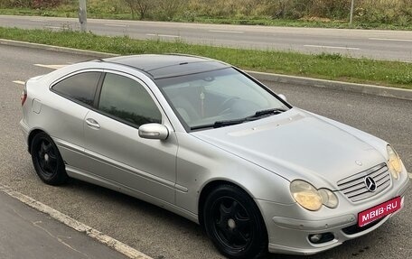 Mercedes-Benz C-Класс, 2004 год, 1 100 000 рублей, 1 фотография