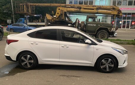 Hyundai Solaris II рестайлинг, 2021 год, 1 630 000 рублей, 19 фотография