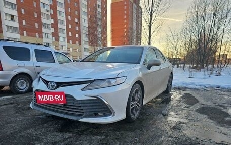 Toyota Camry, 2022 год, 3 600 000 рублей, 2 фотография