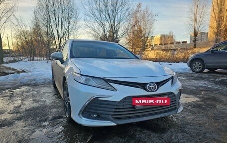 Toyota Camry, 2022 год, 3 600 000 рублей, 4 фотография