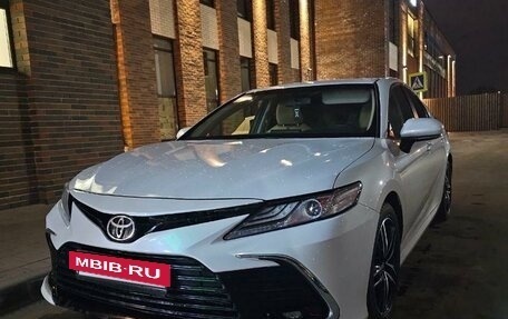 Toyota Camry, 2022 год, 3 600 000 рублей, 6 фотография