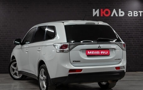 Mitsubishi Outlander III рестайлинг 3, 2012 год, 1 300 000 рублей, 8 фотография