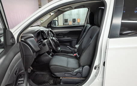 Mitsubishi Outlander III рестайлинг 3, 2012 год, 1 300 000 рублей, 11 фотография