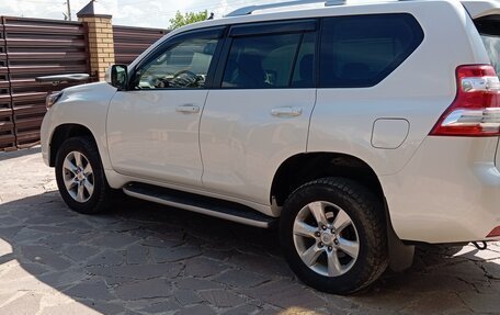 Toyota Land Cruiser Prado 150 рестайлинг 2, 2014 год, 3 470 000 рублей, 3 фотография