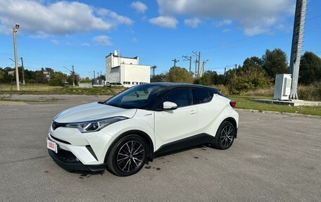 Toyota C-HR I рестайлинг, 2018 год, 2 700 000 рублей, 10 фотография