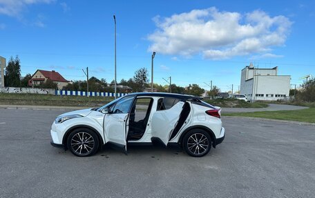 Toyota C-HR I рестайлинг, 2018 год, 2 700 000 рублей, 13 фотография