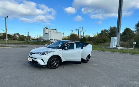 Toyota C-HR I рестайлинг, 2018 год, 2 700 000 рублей, 14 фотография