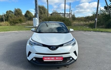 Toyota C-HR I рестайлинг, 2018 год, 2 700 000 рублей, 9 фотография