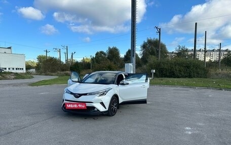 Toyota C-HR I рестайлинг, 2018 год, 2 700 000 рублей, 12 фотография