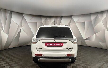 Mitsubishi Outlander III рестайлинг 3, 2014 год, 2 065 000 рублей, 8 фотография