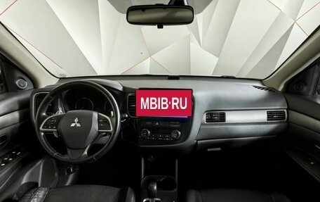 Mitsubishi Outlander III рестайлинг 3, 2014 год, 2 065 000 рублей, 10 фотография