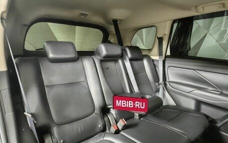 Mitsubishi Outlander III рестайлинг 3, 2014 год, 2 065 000 рублей, 13 фотография