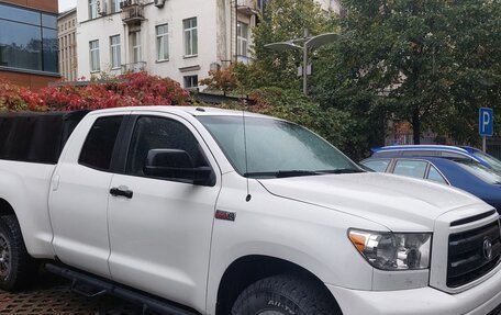 Toyota Tundra II, 2011 год, 4 800 000 рублей, 2 фотография