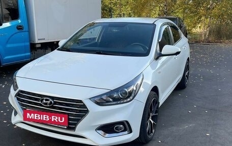 Hyundai Solaris II рестайлинг, 2018 год, 1 550 000 рублей, 2 фотография