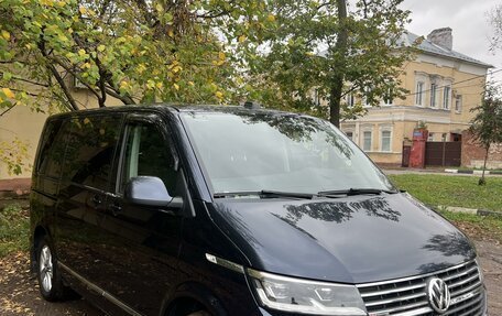 Volkswagen Multivan T6 рестайлинг, 2021 год, 6 650 000 рублей, 1 фотография