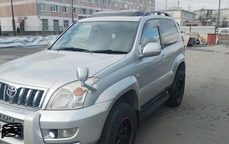 Toyota Land Cruiser Prado 120 рестайлинг, 2003 год, 2 650 000 рублей, 3 фотография