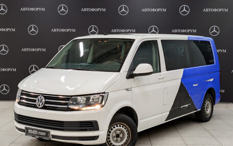 Volkswagen Caravelle T6 рестайлинг, 2019 год, 2 750 000 рублей, 1 фотография