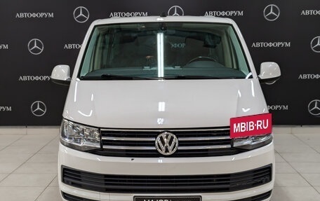 Volkswagen Caravelle T6 рестайлинг, 2019 год, 2 750 000 рублей, 2 фотография