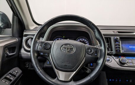 Toyota RAV4, 2018 год, 2 890 000 рублей, 21 фотография