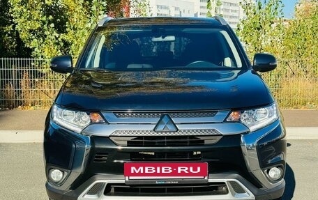 Mitsubishi Outlander III рестайлинг 3, 2021 год, 2 658 000 рублей, 3 фотография