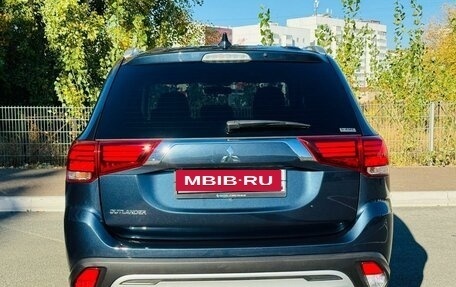 Mitsubishi Outlander III рестайлинг 3, 2021 год, 2 658 000 рублей, 6 фотография